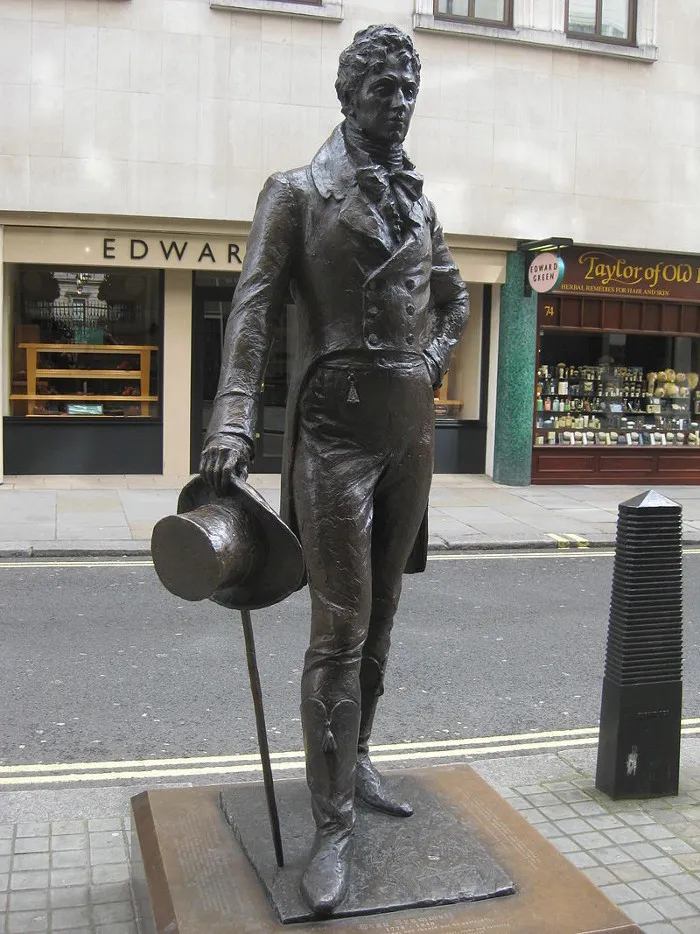 Основатель стиля денди не только вошел в историю, но и удостоился памятника в Лондоне