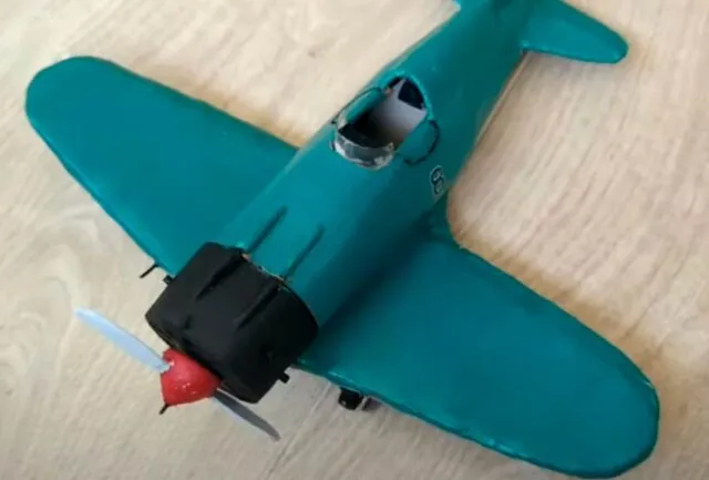 Военный самолет из пластилина