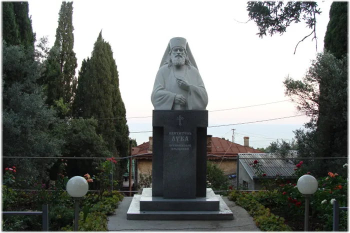 Памятник святителю Луке