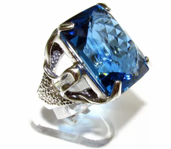 Кольцо с синим Турмалином