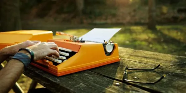 Машинка пишущая на природе
