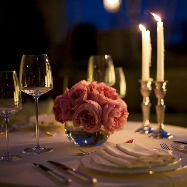  Годовщина свадьбы: подарок мужу – романтический вечер при свечах