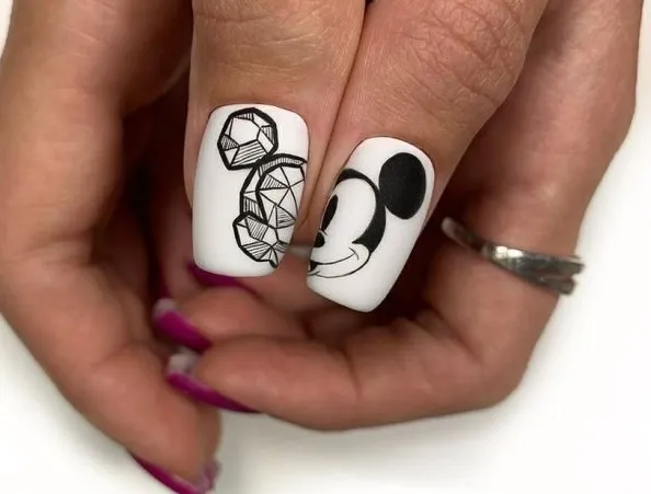 Микки маус и геометрический рисунок на ногтях