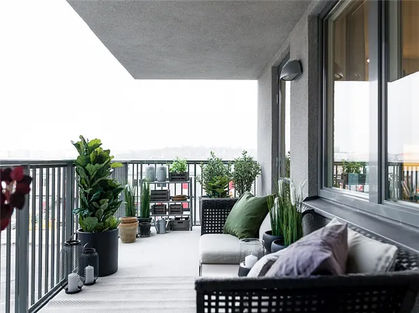 Создание скандинавского интерьера на просторном балконе