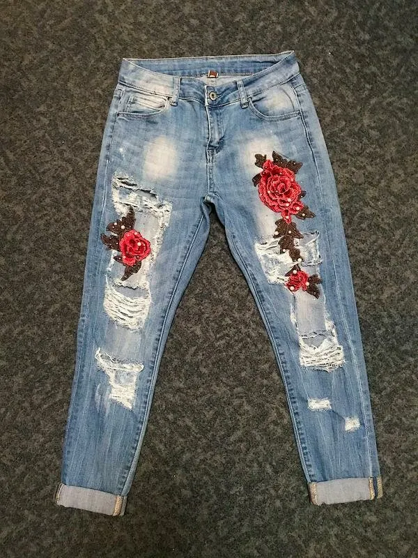 Розы на джинсах, фото с сайта Шафа