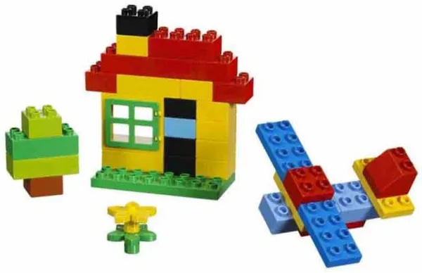 Дом из конструктора: как построить для детей большой домик по схеме? Как сделать маленький красивый дом из детского конструктора? 