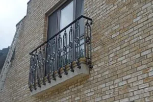 Какое ограждение для балкона выбрать?