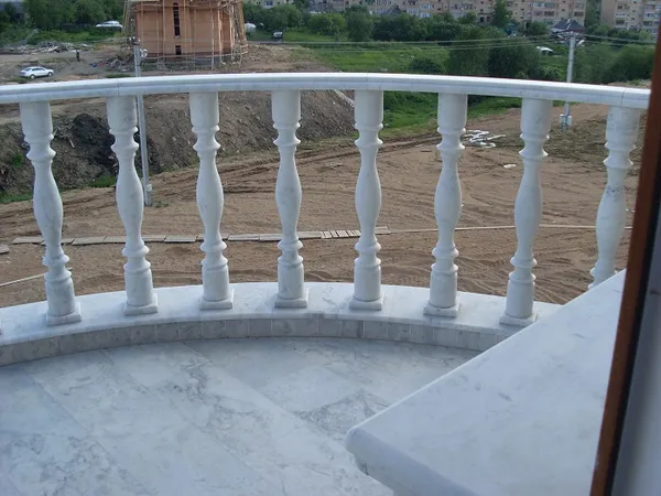ограждения балкона из камня
