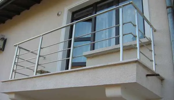 картинка перила на балкон из металла