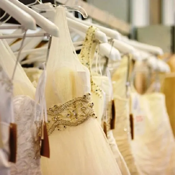  Покупка свадебного платья - кто выбирает: жених или невеста?
