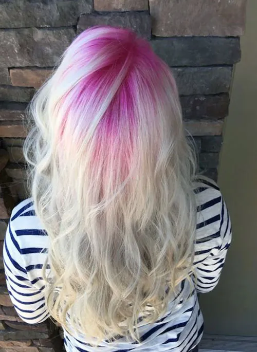 Розовые корни на светлые длинные вьющиеся волосы волосы