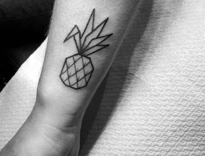 tattoo-pineapple-ik8675ej46h