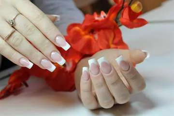 Уход за наращенными ногтями в студиях NailsProfi